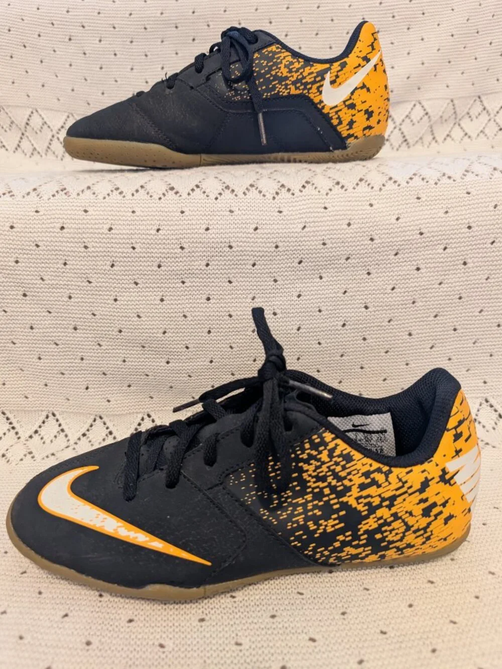 Nike Bombax IC 826487 002 indoor soccer Shoes Black Yellow Boys Youth Size 3.5Y